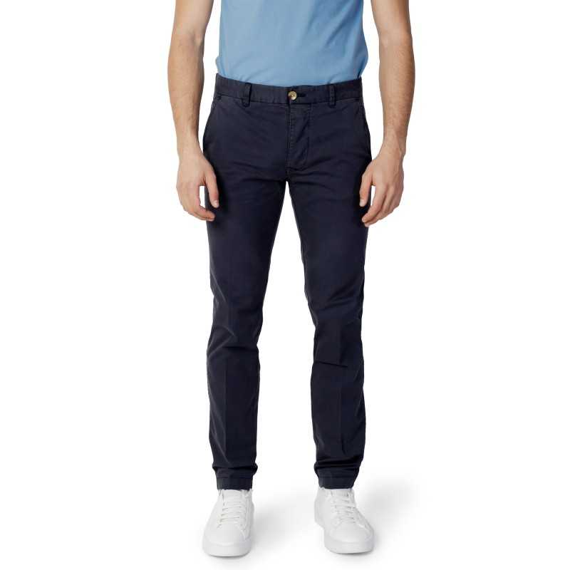 Blauer Pants Man