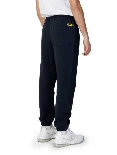 Blauer Pants Man