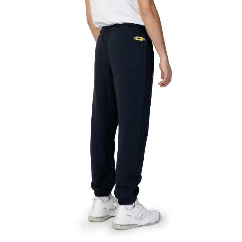 Blauer Pants Man